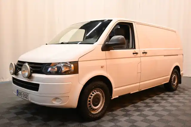 Valkoinen Pakettiauto, Volkswagen Transporter – BRE-552