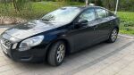 Musta Sedan, Volvo S60 – BRE-559, kuva 2