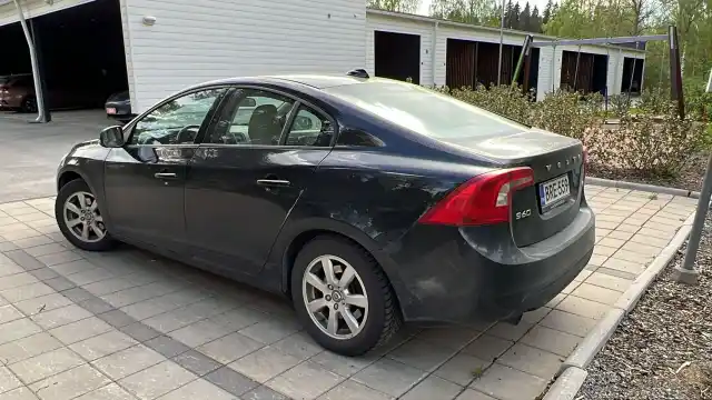 Musta Sedan, Volvo S60 – BRE-559