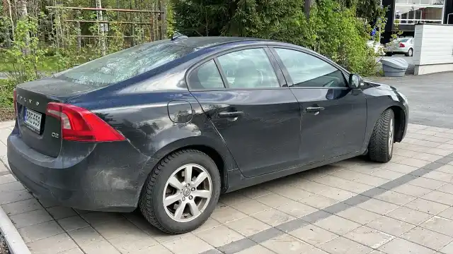 Musta Sedan, Volvo S60 – BRE-559