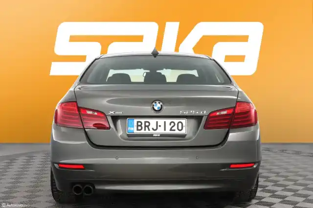 Harmaa Sedan, BMW 525 – BRJ-120