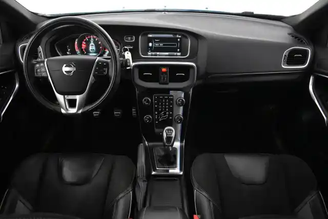 Sininen Viistoperä, Volvo V40 – BRK-133