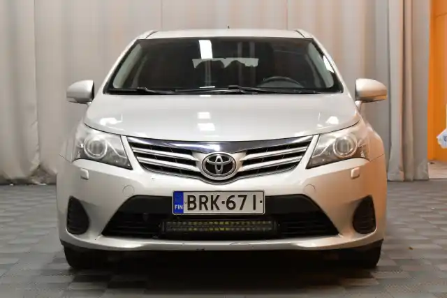 Hopea Farmari, Toyota Avensis – BRK-671