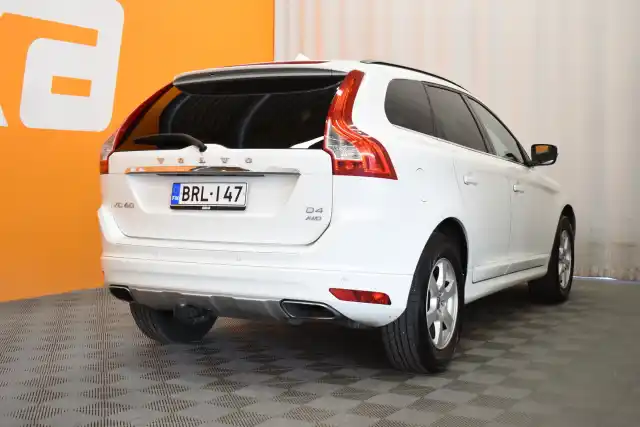 Valkoinen Maastoauto, Volvo XC60 – BRL-147