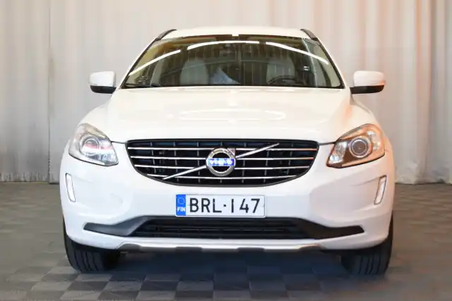 Valkoinen Maastoauto, Volvo XC60 – BRL-147