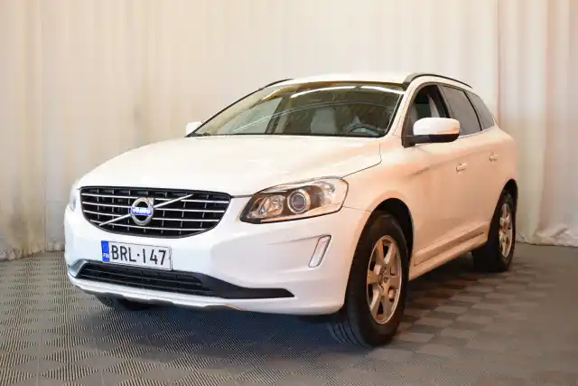 Valkoinen Maastoauto, Volvo XC60 – BRL-147