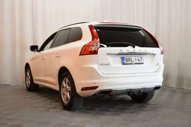 Valkoinen Maastoauto, Volvo XC60 – BRL-147