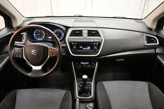 Vihreä Viistoperä, Suzuki S-CROSS – BRL-177