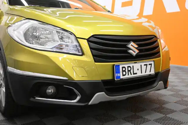 Vihreä Viistoperä, Suzuki S-CROSS – BRL-177