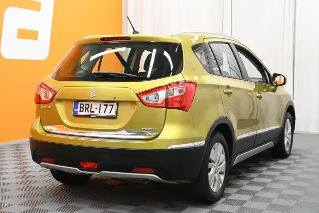 Vihreä Viistoperä, Suzuki S-CROSS – BRL-177