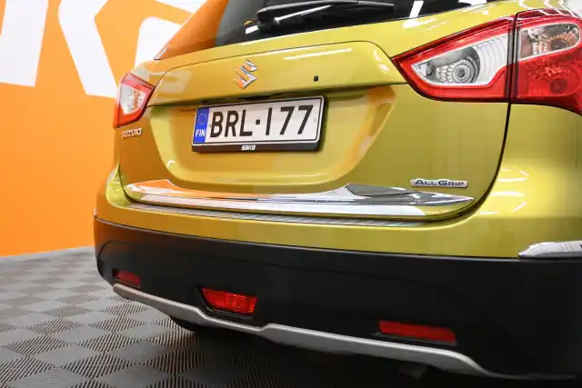 Vihreä Viistoperä, Suzuki S-CROSS – BRL-177