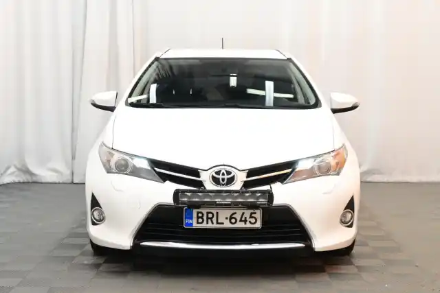 Valkoinen Farmari, Toyota Auris – BRL-645