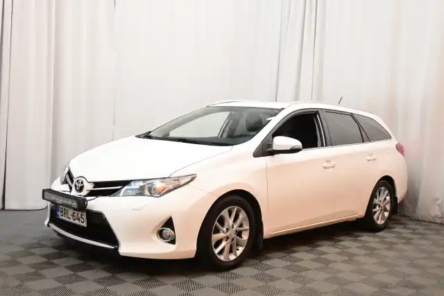 Valkoinen Farmari, Toyota Auris – BRL-645