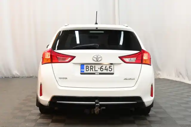 Valkoinen Farmari, Toyota Auris – BRL-645