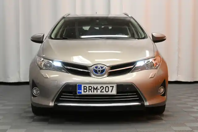 Beige Farmari, Toyota Auris – BRM-207