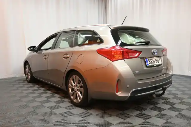 Beige Farmari, Toyota Auris – BRM-207