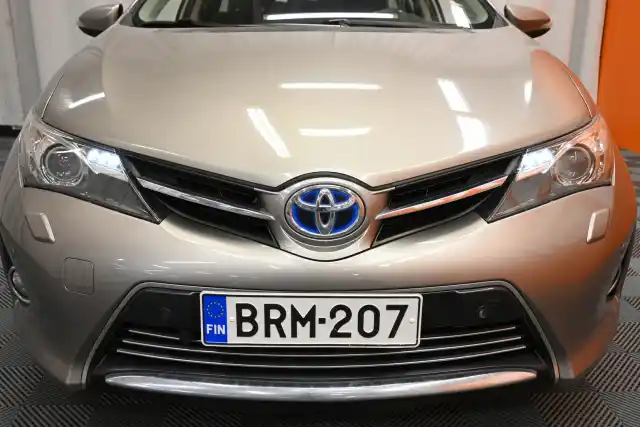 Beige Farmari, Toyota Auris – BRM-207