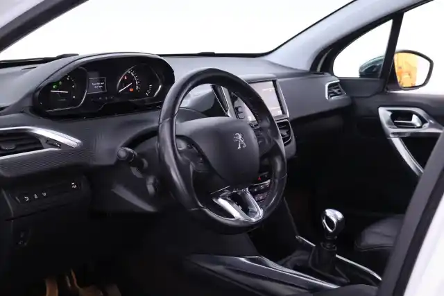 Valkoinen Viistoperä, Peugeot 2008 – BRM-290