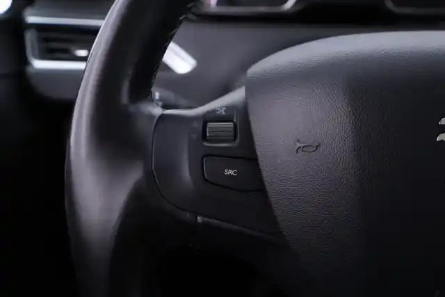 Valkoinen Viistoperä, Peugeot 2008 – BRM-290