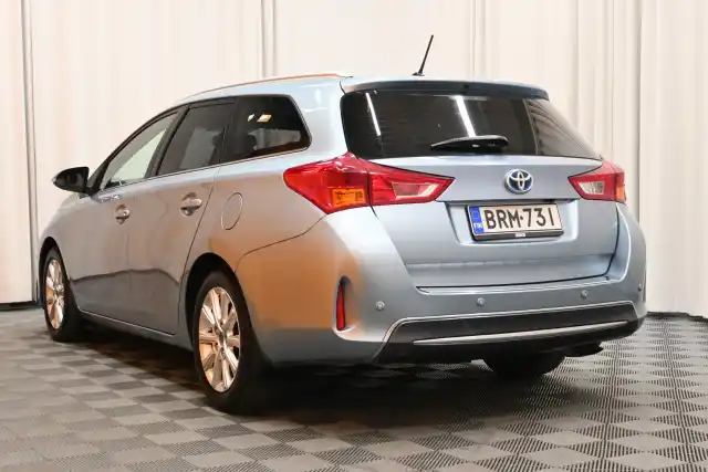 Sininen Farmari, Toyota Auris – BRM-731