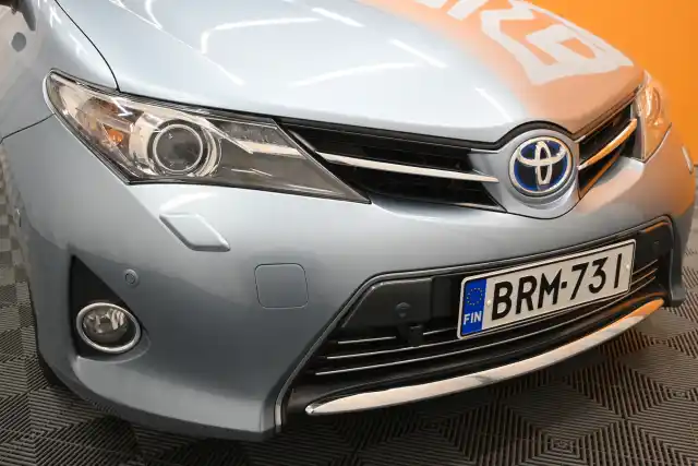 Sininen Farmari, Toyota Auris – BRM-731