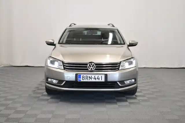 Ruskea Farmari, Volkswagen Passat – BRN-441