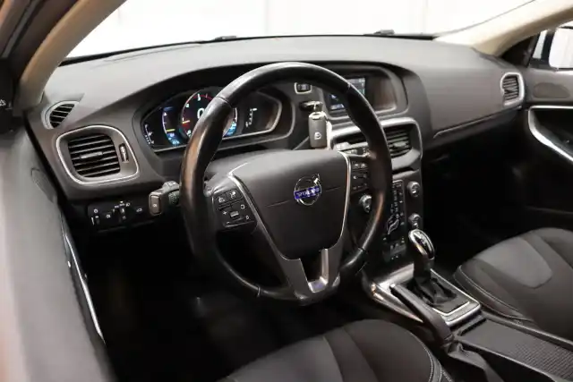 Sininen Viistoperä, Volvo V40 – BRO-808