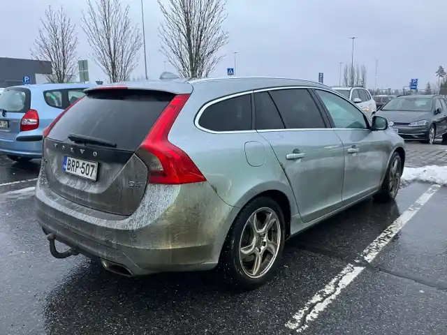 Harmaa Farmari, Volvo V60 – BRP-507