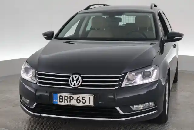 Harmaa Farmari, Volkswagen Passat – BRP-651