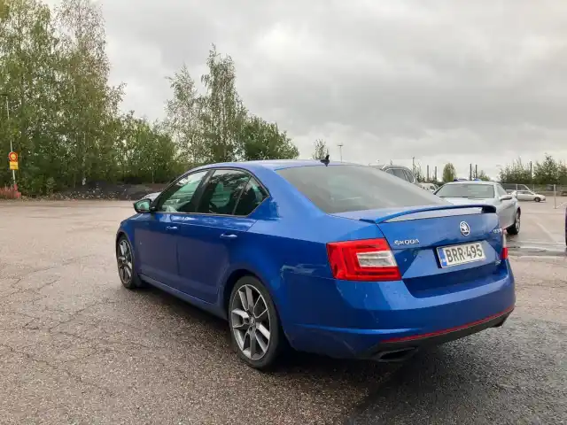 Sininen Viistoperä, Skoda Octavia – BRR-495