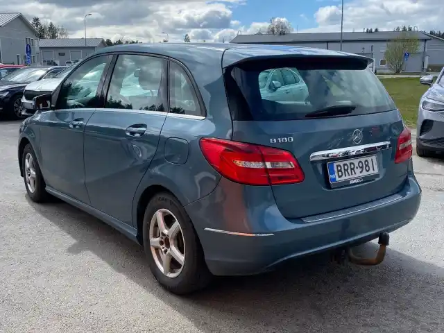 Sininen Tila-auto, Mercedes-Benz B – BRR-981