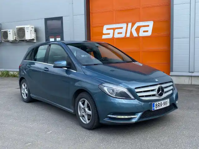 Sininen Tila-auto, Mercedes-Benz B – BRR-981