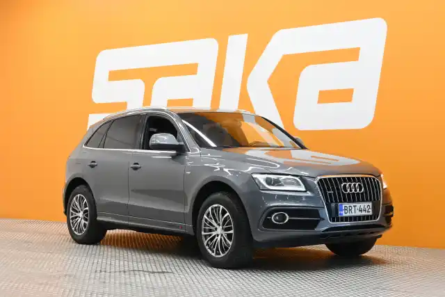 Harmaa Maastoauto, Audi Q5 – BRT-442