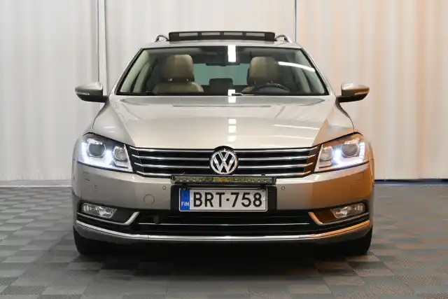 Beige Farmari, Volkswagen Passat – BRT-758