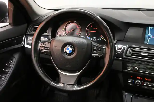 Harmaa Farmari, BMW 520 – BRU-397