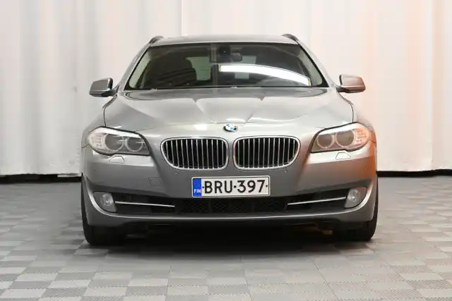 Harmaa Farmari, BMW 520 – BRU-397