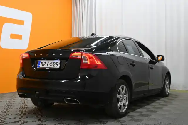 Musta Sedan, Volvo S60 – BRV-529