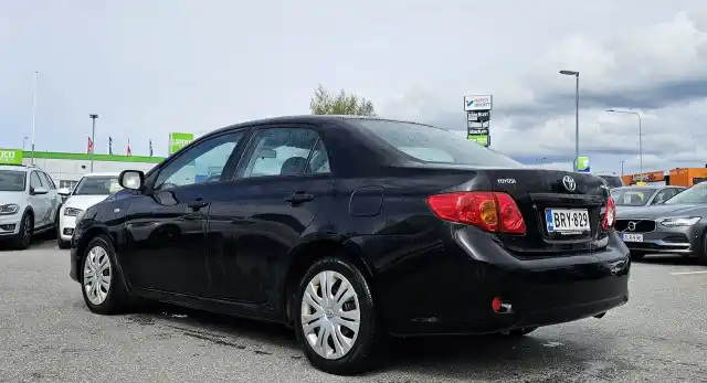 Musta Sedan, Toyota Corolla – BRY-829