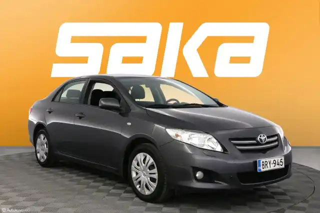 Harmaa Sedan, Toyota Corolla – BRY-945