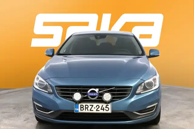 Sininen Sedan, Volvo S60 – BRZ-245