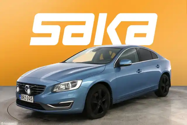 Sininen Sedan, Volvo S60 – BRZ-245