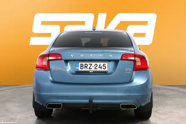 Sininen Sedan, Volvo S60 – BRZ-245