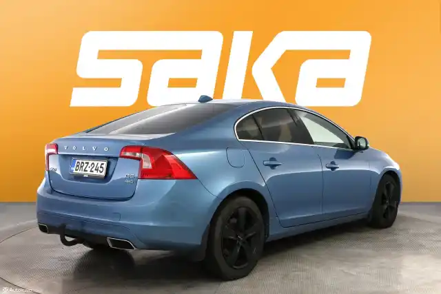 Sininen Sedan, Volvo S60 – BRZ-245