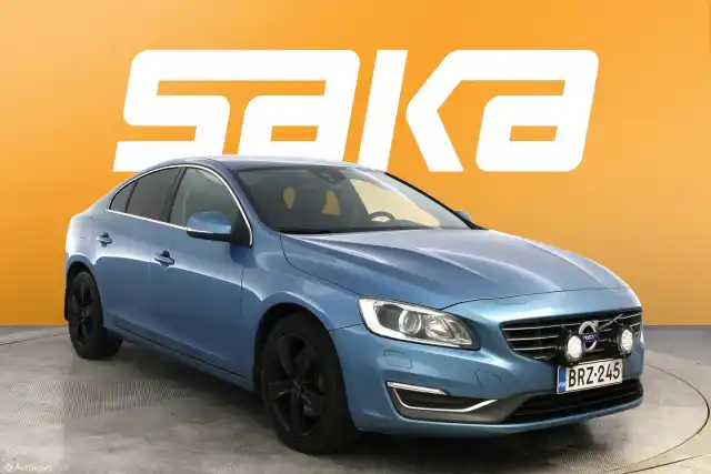 Sininen Sedan, Volvo S60 – BRZ-245