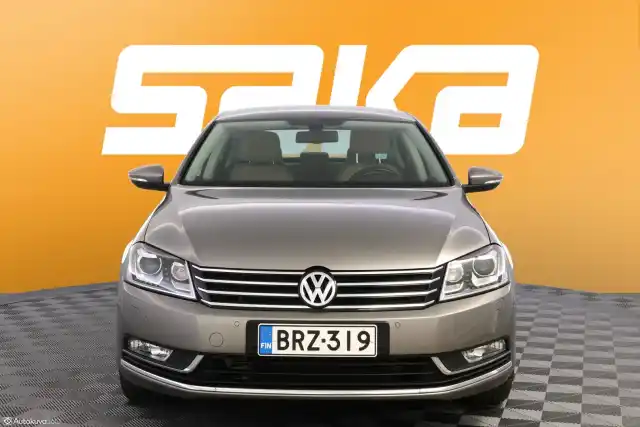 Ruskea (beige) Sedan, Volkswagen Passat – BRZ-319