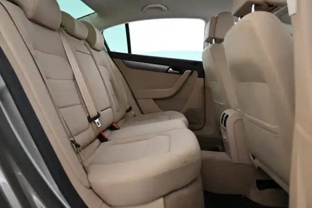 Ruskea (beige) Sedan, Volkswagen Passat – BRZ-319