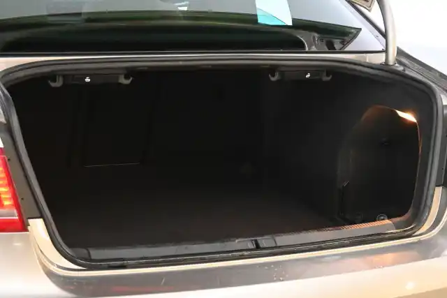 Ruskea (beige) Sedan, Volkswagen Passat – BRZ-319