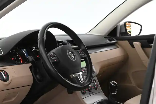 Ruskea (beige) Sedan, Volkswagen Passat – BRZ-319