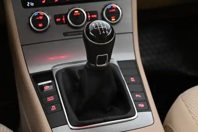 Ruskea (beige) Sedan, Volkswagen Passat – BRZ-319