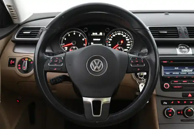 Ruskea (beige) Sedan, Volkswagen Passat – BRZ-319